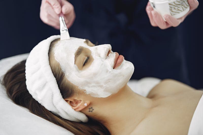 Chemical peel application in a skin clinic — depth-specific aftercare protocol