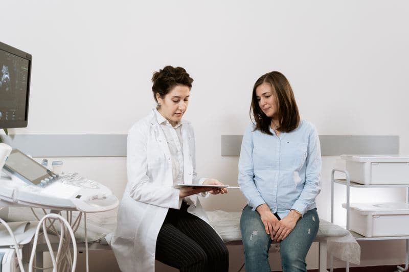 Pregnant woman in medical consultation with doctor — Botox during pregnancy safety guide